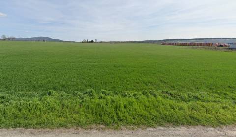 PREDAJ- Priemyselný pozemok 133.667 m2- 7 km od Jaguar-Landrover