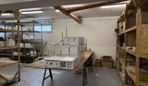 Znížená cena. Skladovo-kancl. priestor v suteréne s nákladným výťahom