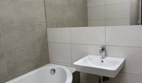 Nový zariadený  3izb. priestor s predzáhradkou. B. Kostol