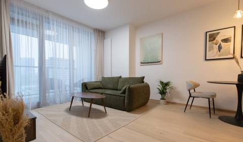 Zariadený 2i byt s balkónom, Staré Mesto