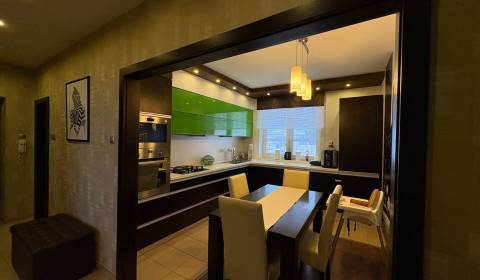 EXKLUZÍVNE na predaj veľkorozmerný 3 izbový byt s balkónom, K. Nagya