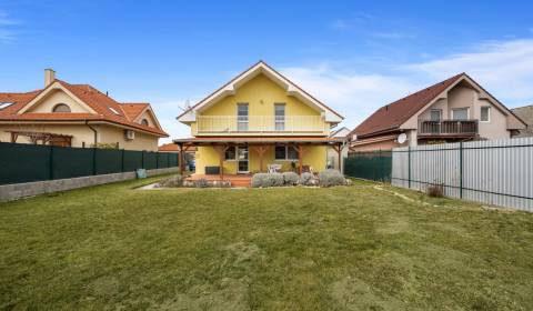 Na predaj dvojgeneračný 5 izbový dom v obci Hviezdoslavov