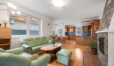 Na predaj dvojgeneračný 5 izbový rodinný dom v Hviezdoslavove