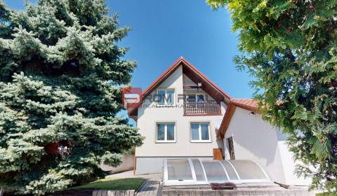 Na PREDAJ 5 izbový rodinný dom s bazénom Pezinok - Limbach