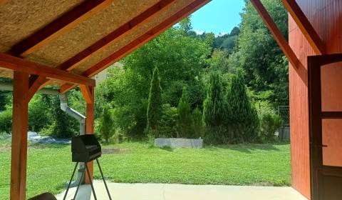 Chata s terasou a garážou TUŽINA, okr. Prievidza