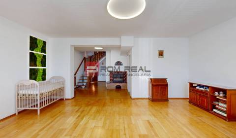 Na PREDAJ 5 izbový rodinný dom s bazénom Pezinok - Limbach