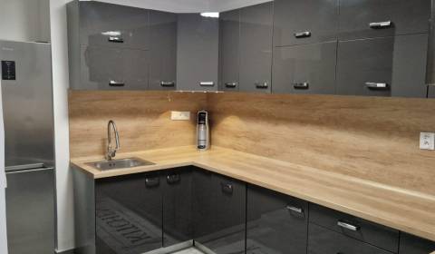 Prenájom-Moderný komplet zariadený 3i byt Galanta, Nova Doba