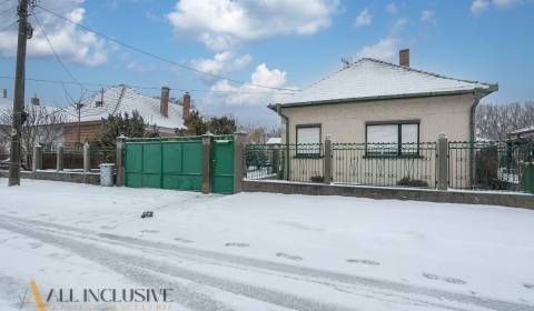 Na predaj 4-izbový rod. dom na 28-ár pozemku, Vrakúň