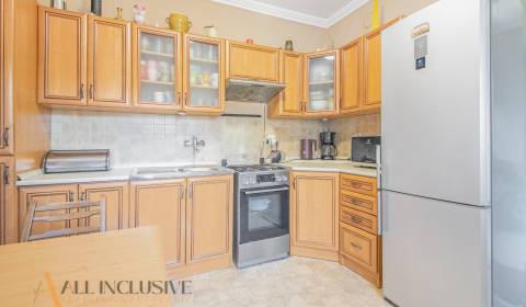 NA PREDAJ 4-IZBOVÝ ROD. DOM NA 800 M² POZEMKU, KÚTNIKY