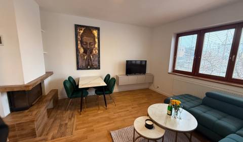 Ponúkame na prenájom zaujímavý 2izb. byt v RD v P. Biskupiciach