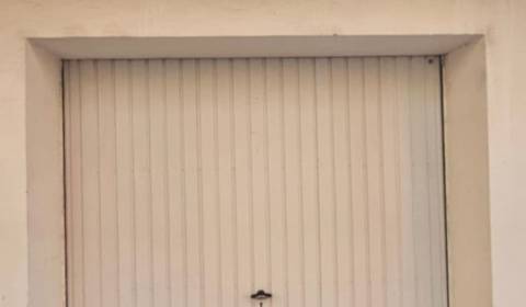 NA PREDAJ! Garáž s úložným priestorom, 20 m2, Trenčín, ul. Šmidkeho