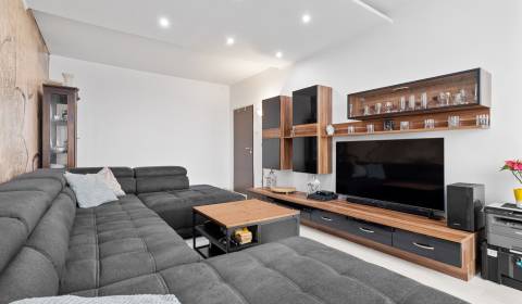 – PREDAJ 3 IZBOVÝ BYT 85m2 – VRANOVSKA – PETRŽALKA