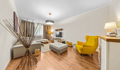 REZERVOVANÉ!,3-IZB.BYT,KOMPLET.REK.,LOGGIA,PEZINOK,SVÄTOPLUKOVA