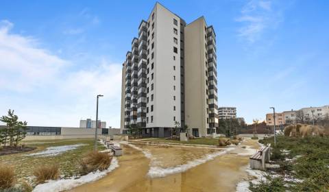 NADŠTANDARDNÝ 3-IZB. BYT V RÍNOK RAČA,GARÁŽ A HOTOVÝ ZNALECKÝ POSUDOK