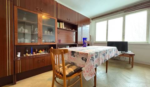 Na predaj: INVESTIČNÝ 2 izb.byt + LOGGIA + PIVNICA