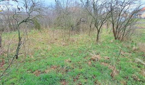 Stavebný pozemok, intravilán 1.382m2, šírka 24m, Levice (SM - 871)