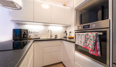 Krásna 2-izbová novostavba s lodžiou, pivnicou a park. miestom