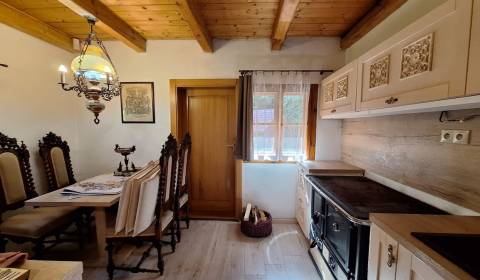 NA PREDAJ  -  Drevenica v obci Terchová s pozemkom o výmere 1.745 m2 