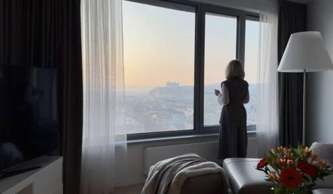 Elegantný byt na mieru s panorámou hradu 