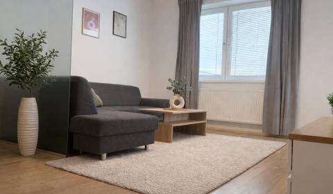 Na prenájom 3 izbový byt s terasou a parkovaním, Dubnica nad Váhom