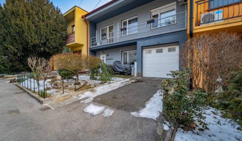 Na Predaj 6 izbový - dvojgeneračný RD v Pezinku len kúsok od Centra