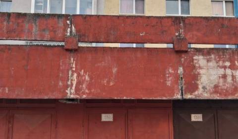 SAMOSTATNÁ GARÁŽ, BEBRAVSKÁ, VRAKUŇA