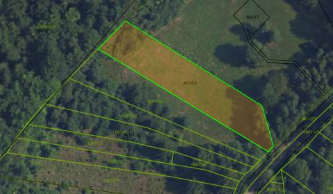 Exkluzívne na predaj pozemok v obci Kľak 