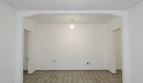 PREDAJ- 4-izb. byt, Sklenárova ul., Nivy, 67m2 + balkón, rekonštrukcia