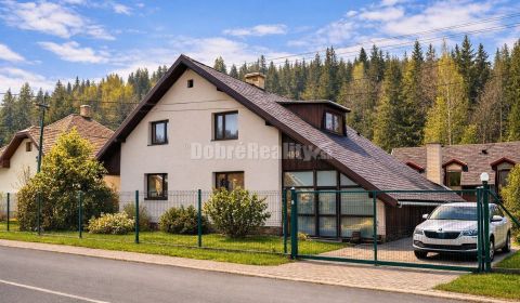 Dom so zimnou záhradou a obytnou prístavbou, 283 m2, Čierny Balog