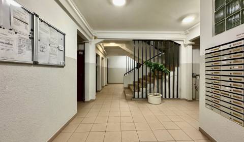 Predaj 1-izbový byt s loggiou, 28 m2, Račianska ul, Bratislava