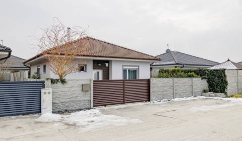 REZERVOVANÉ! - - PREDAJ - 4 IZBOVÝ RODINNÝ DOM - LEHNICE 