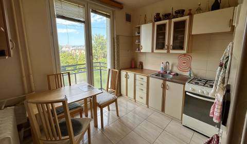 Slnečný 3-izbový byt s dvoma balkónmi v Ružinove