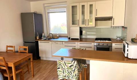 Predaj zariadený 3 izbový byt, Palkovičova ul., Bratislava II. Ružinov