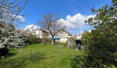 Predaj Rodinný dom s dvoma bytovými jednotkami v Stupave.