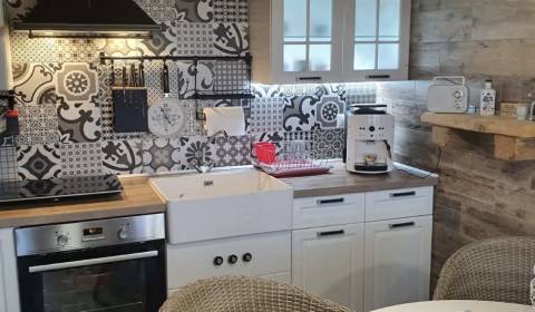 Kvalitná murovaná CHATA po rekonštrukcii, s pozemkom  453 m2