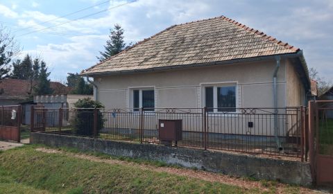 Na predaj rodinný dom so záhradou v obci Dolný Pial 