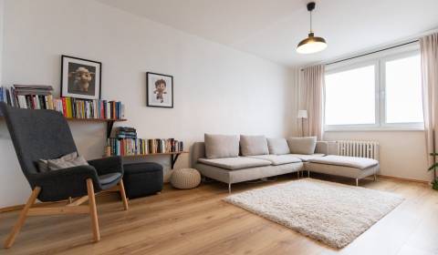 Slnečný 3i byt s výhľadom v Petržalke