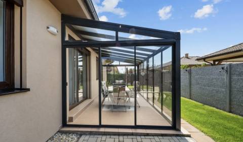 Priestranný 4izbový rodinný dom s garážou Hurbanova Ves