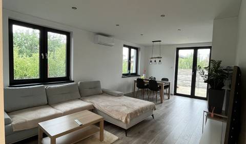 NOVOSTAVBA - OPONICE  