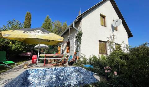 Rekreačný rodinný dom  v obci PODHRADIE -TOPOĽČANY.