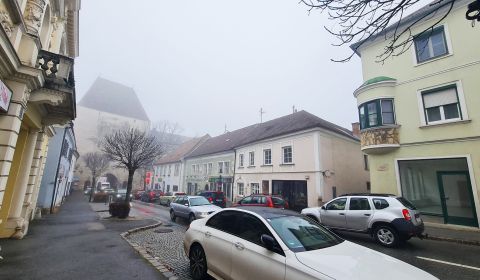 / Všestranne využiteľná nehnuteľnosť v centre Hainburgu