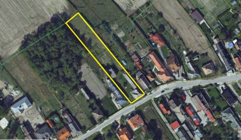 Veľký pozemok so starým RD Holice, okr.DS