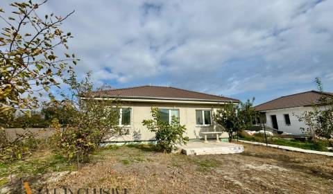 NA PRENÁJOM 4 IZBOVÉ RODINNÉ DOMY , ČENKOVCE