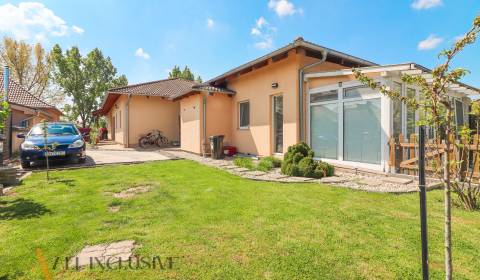 NA PREDAJ 5-IZBOVÝ RD S PRÍSTAVBOU, ŠTVRTOK NA OSTROVE