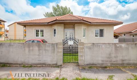 NA PREDAJ 4-IZBOVÝ RODINNÝ DOM, SELICE