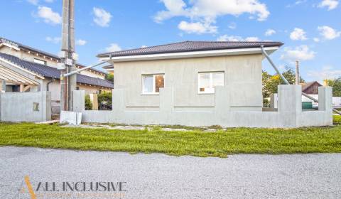 NA PREDAJ 2,5-IZBOVÝ RODINNÝ DOM, VLČANY