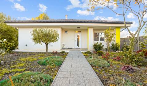 NA PREDAJ 4-IZBOVÝ RODINNÝ DOM V TOMÁŠIKOVE