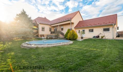 ZNÍŽENÁ CENA | NA PREDAJ DVOJGENERAČNÝ RODINNÝ DOM, AMADE KRAČANY