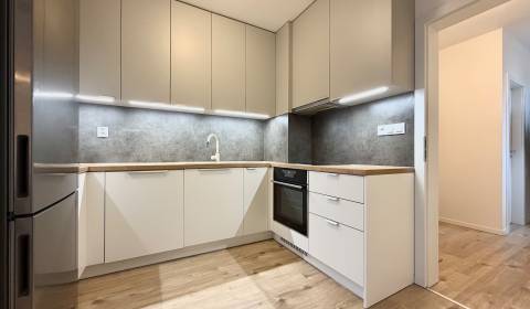 Na predaj 2-izbový byt v novostavbe, 2× parking, ul. Armádna, Trenčín