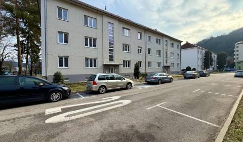 Na predaj 2,5 izbový byt v pôvodnom stave, 79 m2, Pod Sokolice, TN